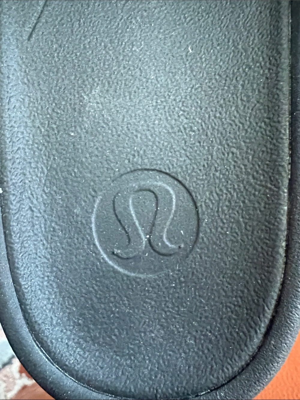 LULULEMON RESTFEEL WOMEN’s
SLIDE BLACK SIZE 9 Sandals Slip-On - Picture 6 of 8